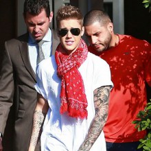 Justin Bieber Makes Time to Show His Gratitude To Fans in Beverly Hills!
