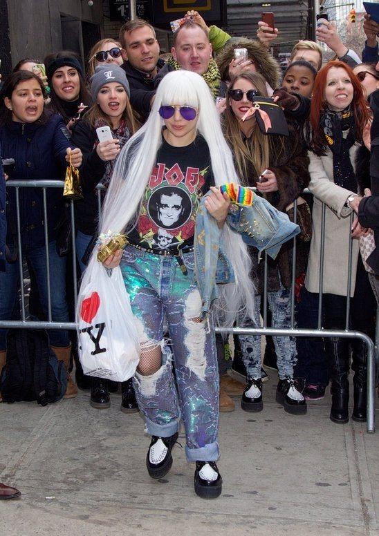 Lady Gaga ช่วงนี้ หร่อนทำตัว ใสๆ แบ๊วๆ นะยะ!!!!