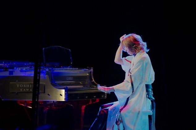 แฟนคลับป๋าโยจ้าาา ป้ายไฟ Yoshiki ใครเอาเข้าไปบ้าง? ยกมือขึ้น !! จะโดนว่าเปล่า?