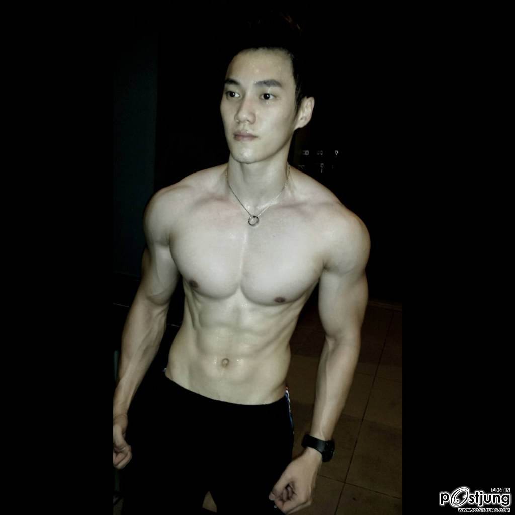 คนหล่อขอโชว์นะ