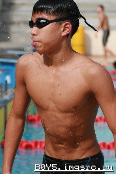 นักกีฬาว่ายน้ำวัยรุ่น