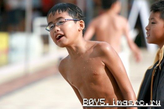 นักกีฬาว่ายน้ำวัยรุ่น