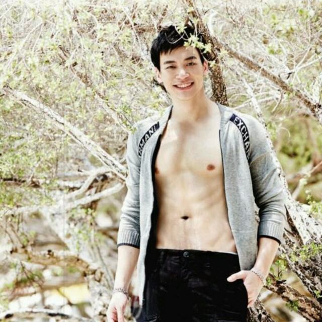 บี้ ฮั่น ไนกี้ ถอดเสื้อโชว์ความฟิต @ เกาะเสม็ด #แพรว