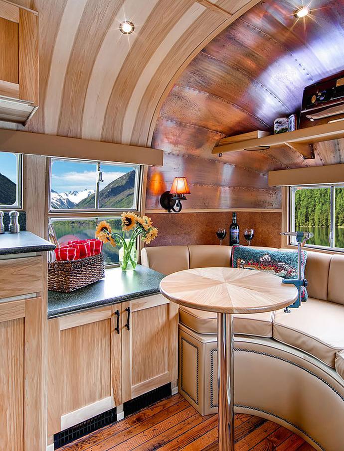 Stunning Restored 1954 Airstream Flying Cloud Travel Trailer