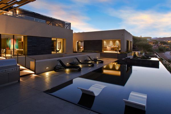 A Modern House in the Desert
