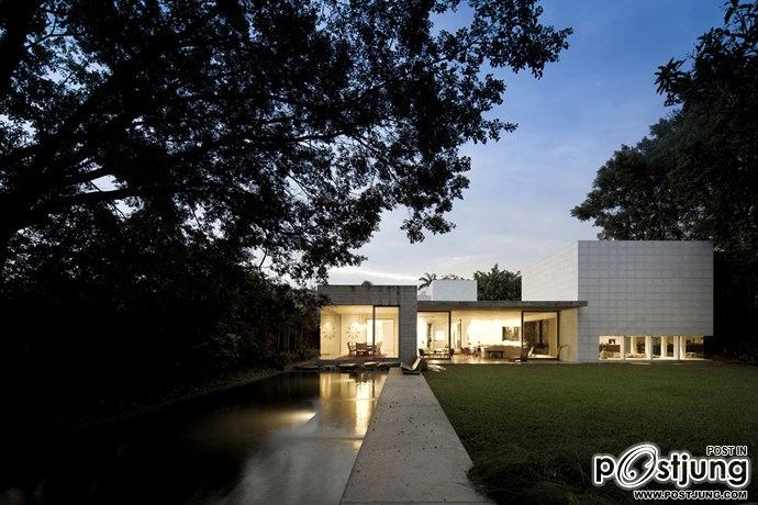 Yucatan House by Isay Weinfeld