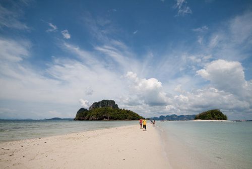 ทะเลแหวก unseen thailand ที่ต้องไปสักครั้งในชีวิต