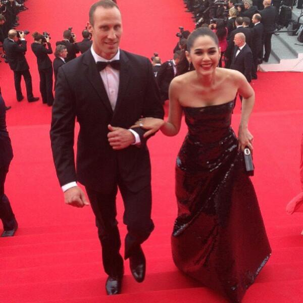 มาแล้ว!! ลุควันแรกของ ชมพู่ อารยา เดินเฉิดฉายบนพรมแดงเมืองคานส์ Cannes film festival 2014