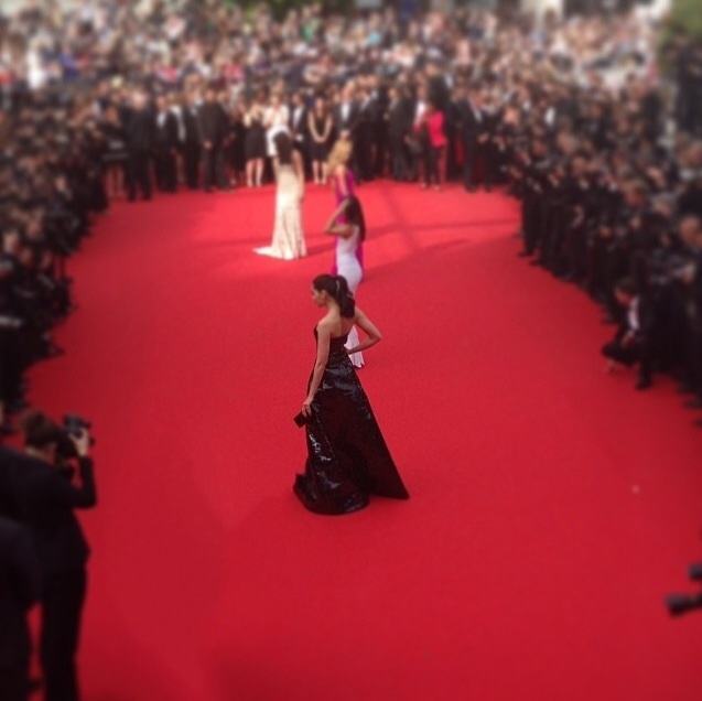 มาแล้ว!! ลุควันแรกของ ชมพู่ อารยา เดินเฉิดฉายบนพรมแดงเมืองคานส์ Cannes film festival 2014