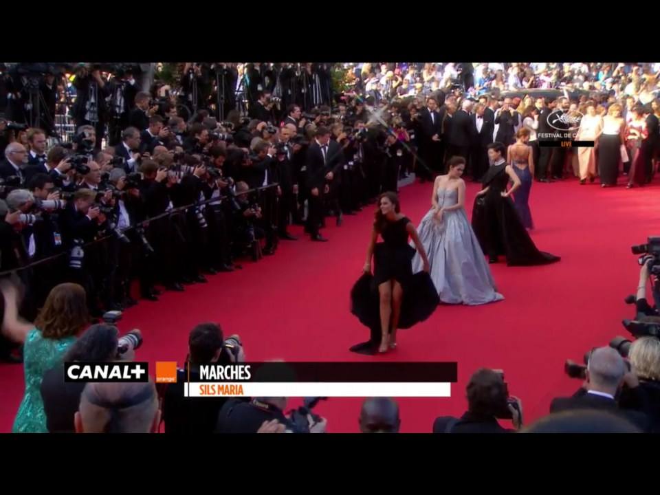 มาแล้ว!! ลุควันสองของ ชมพู่ อารยา เดินเฉิดฉายบนพรมแดงเมืองคานส์ Cannes film festival 2014