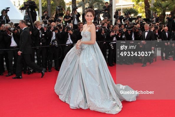 ชมพู่อารยา กับ Dress จาก Zac posen บนพรมแดง Cannes