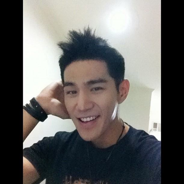 ทว่า เเฟนเป็นผู้หญิง มีลูกเป็นผู้ชายด้วยนะเออ