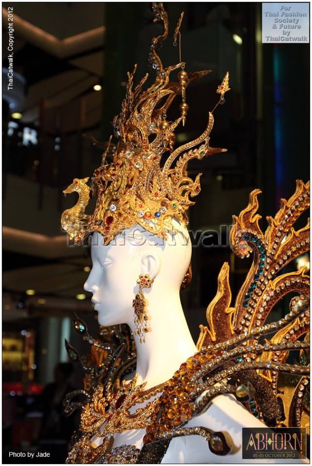 นิทรรศการชุดประจำชาตินางงามไทย