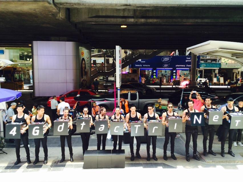 กรี๊สสสส หนุ่มหุ่นล่ำเวอร์ บุกสยาม เห็นแล้วใจสั่นโฮก