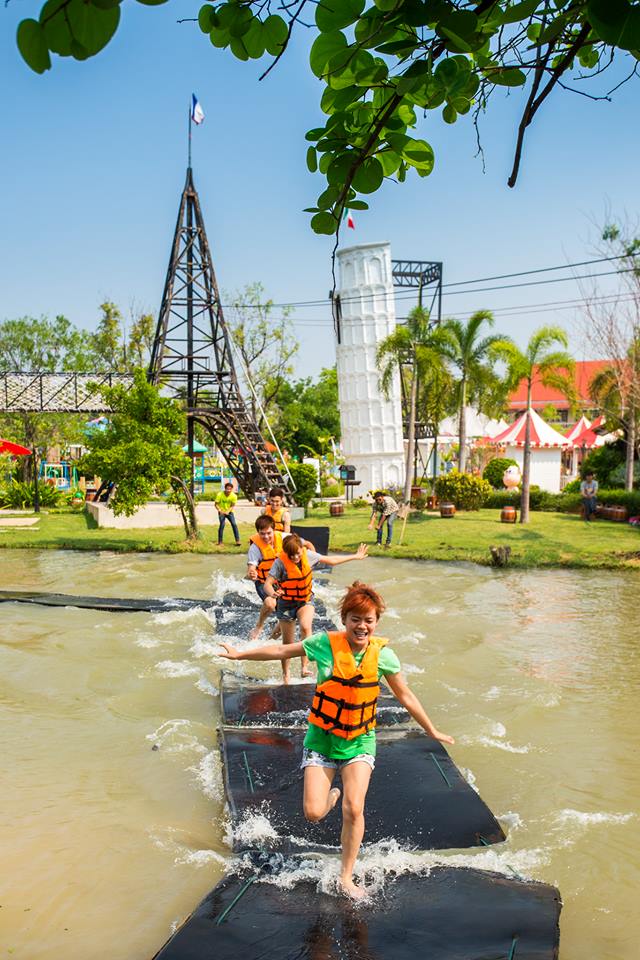 “เพ ลา เพลิน” พาเพลินในอุทยานดอกไม้มาแรงแห่งภาคอีสาน