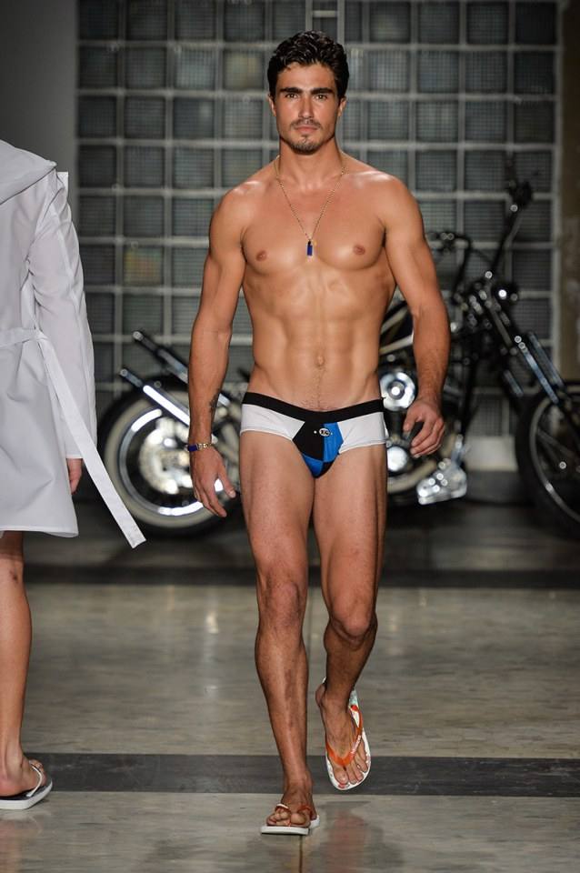 หนุ่มๆบนแคทวอล์ค Elian Gallardo Underwear Fashion Show