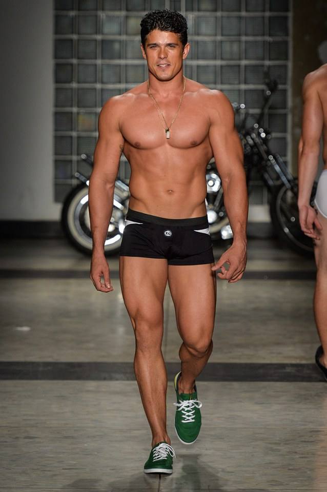 หนุ่มๆบนแคทวอล์ค Elian Gallardo Underwear Fashion Show