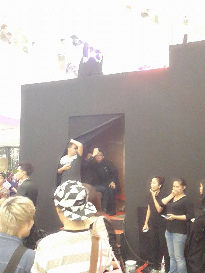 มาดูว่าพี่โป๊ป ธนวรรธน์แอบเซลฟี่กับใครในงานกาล่า ภาพยนตร์เรื่อง "Transformers"??