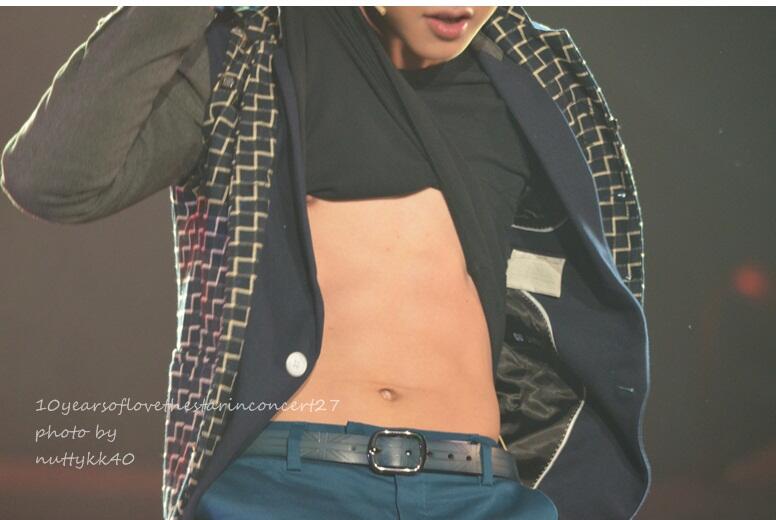 ดูชัดๆ กับ six packs หนุ่ม "ริท เดอะสตาร์"