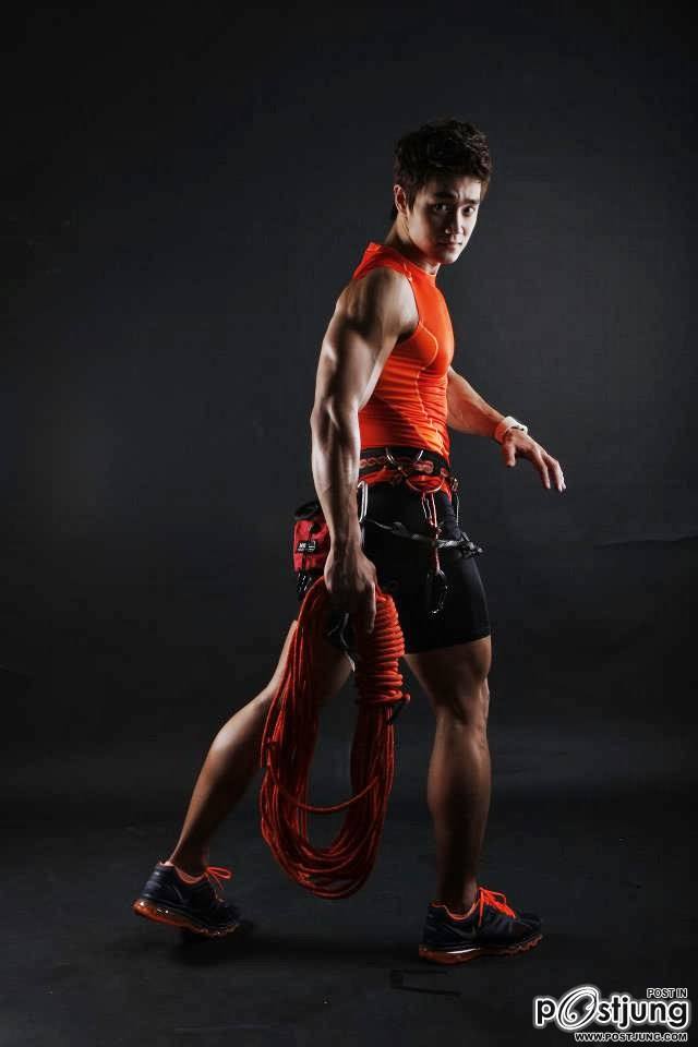 น่ากัดแขนกล้ามท้อง