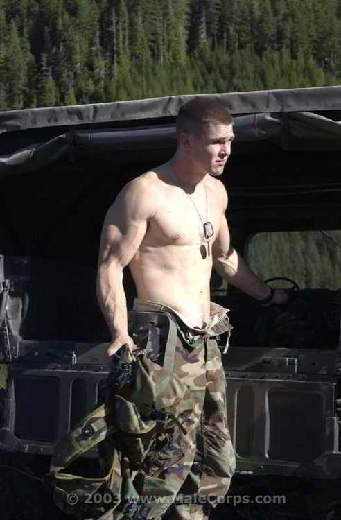 ทหารหล่อๆ แซ่บๆ