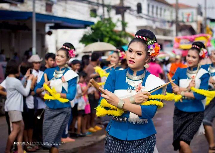 สาวสวยวงโปงลาง....so cute2