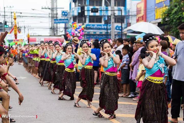 สาวสวยวงโปงลาง....so cute2