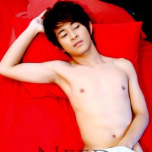 หนุ่มไทยตี๋ ๆ ล้วงควักสุดริด