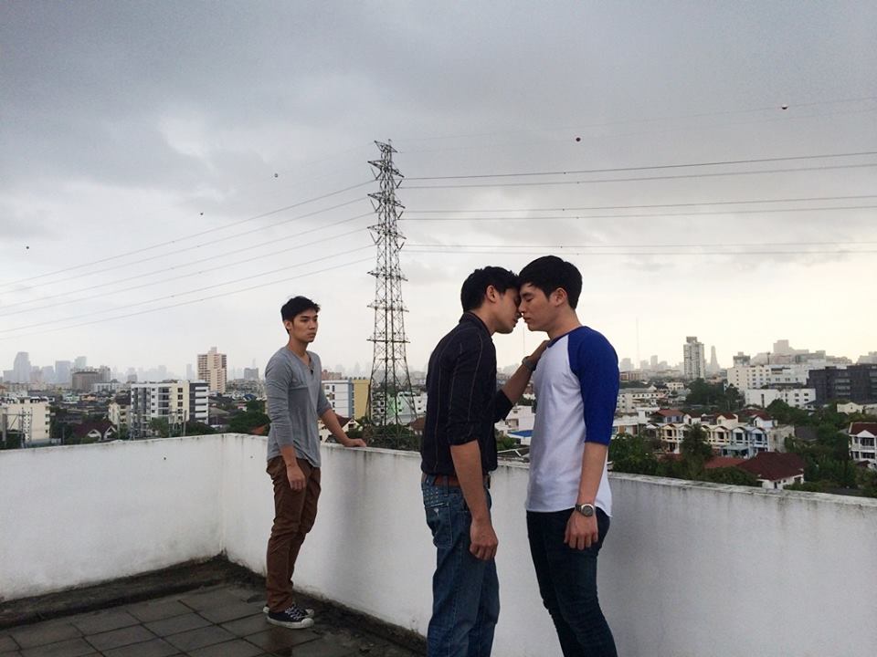 3 หนุ่ม “ป๊อบ-กันต์-เทน” โชว์สปิริตจูบจริง ในหนังสั้น “รักจริงปิ๊งเก้อ” “Secret Love รัก ลับ หลัง”