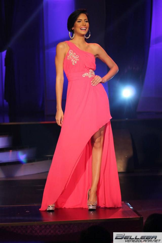 ภาพการประกวด Miss Venezuela World 2014 ชุดกาล่า