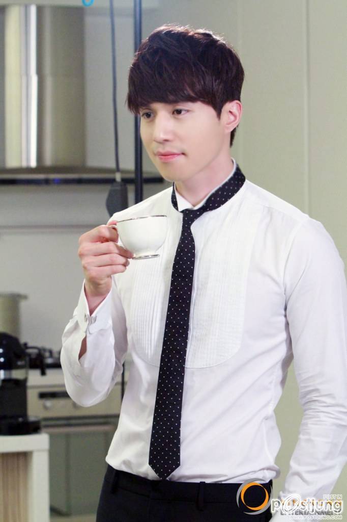 หล่อขาวปากแดง//เข้าตา