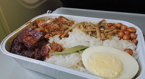 เห็นแล้วน้ำลายไหล อาหารบนเครื่อง AirAsia แซ่บมาก บอกเลย