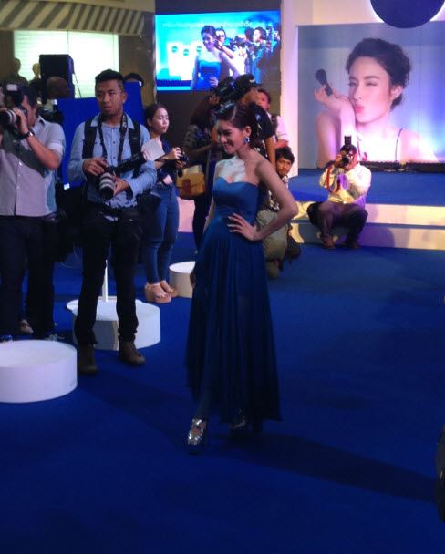 NIVEA Naked Face Exhibition by AMAT NIMITPARK กล้ามแน่นๆ