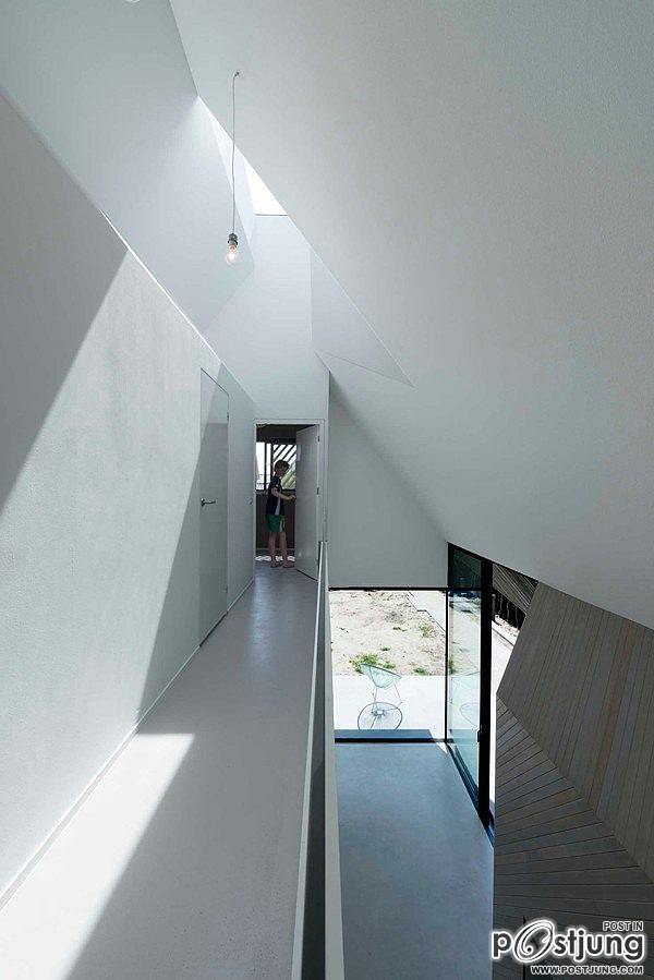 House W by Studio Prototype