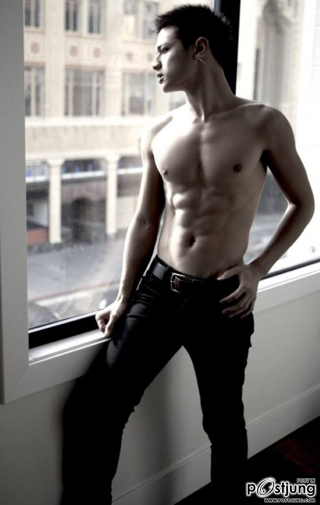 จับมาปล้ำเล่นๆ