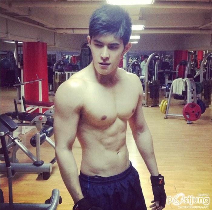 จับมาปล้ำเล่นๆ