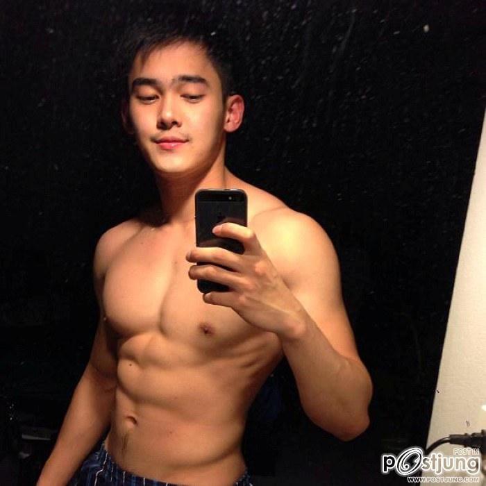 จับมาปล้ำเล่นๆ