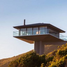 STUNNING ELEVATED BEACH POLE HOME IN AUSTRALIA