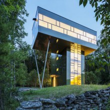 GLASS TOWER HOUSE IN NEW YORK