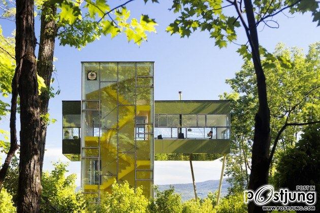 GLASS TOWER HOUSE IN NEW YORK