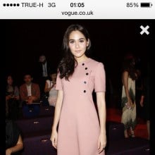 www.vogue.co.uk ลงภาพ ชมพู่ นั่งfront row