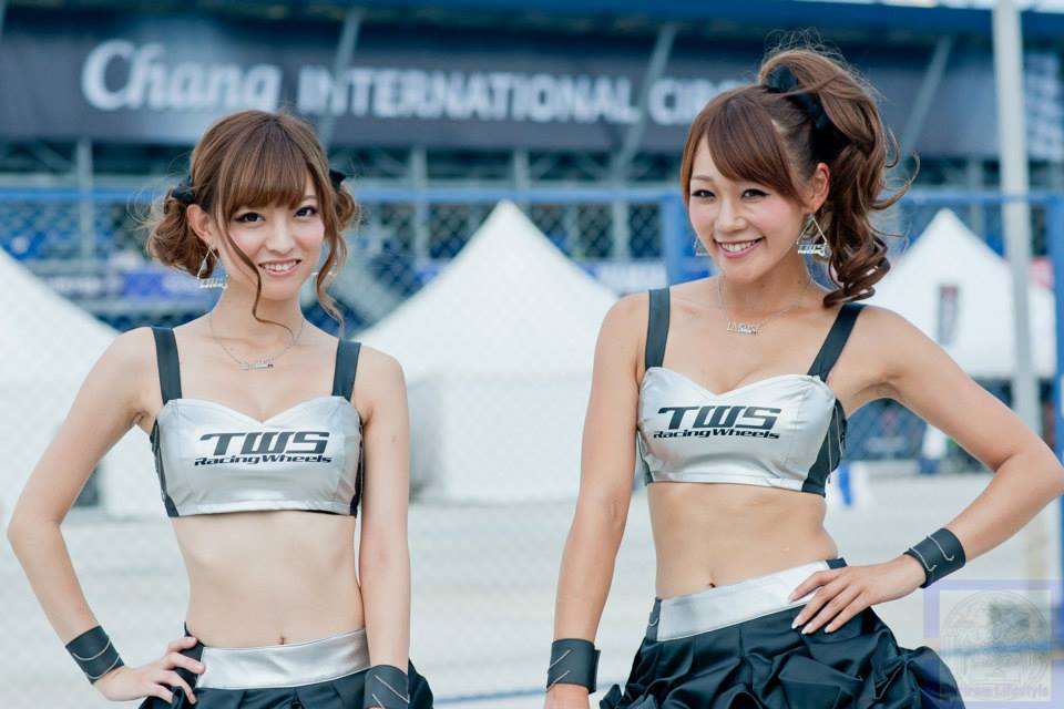 สาวๆเรซควีนญี่ปุ่นปะทะพริ๊ตตี้สาวไทยในงานบุรีรัมย์มอเตอร์โชว์