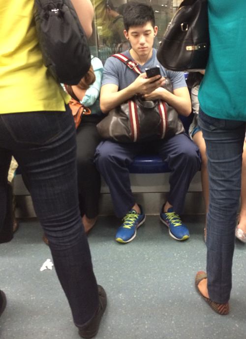 กิ๊กอยู่ในตู้ ชู้อยู่ใต้เตียง แฟนเก่าอยู่นอกระเบียง คนเลี้ยงกำลังจะมา