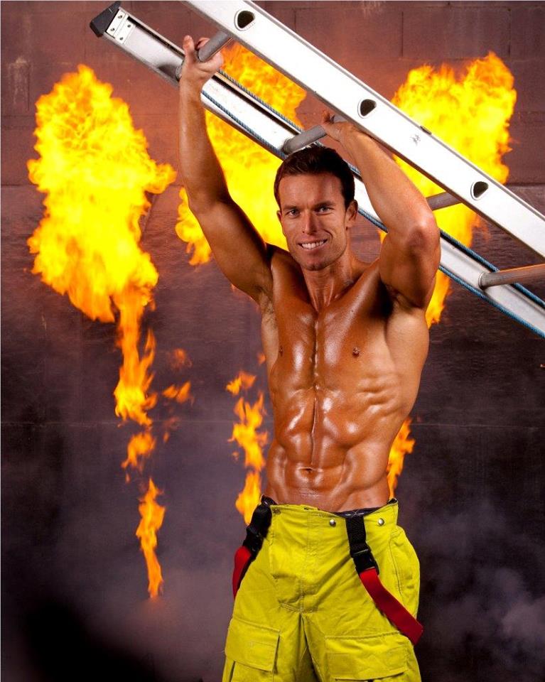 แซบกับเกงนักดับเพลิง ใน Firefighters Calendar 2015