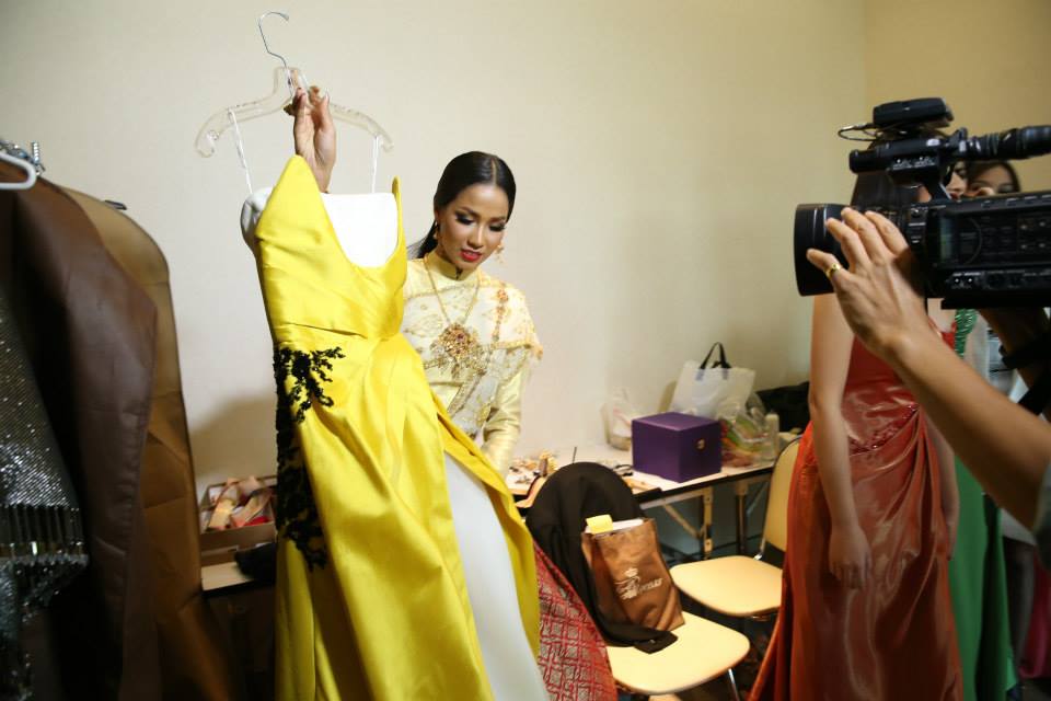 เมญ่า กับ ชุดประจำชาติไทย เวที Miss Thailand World 2014