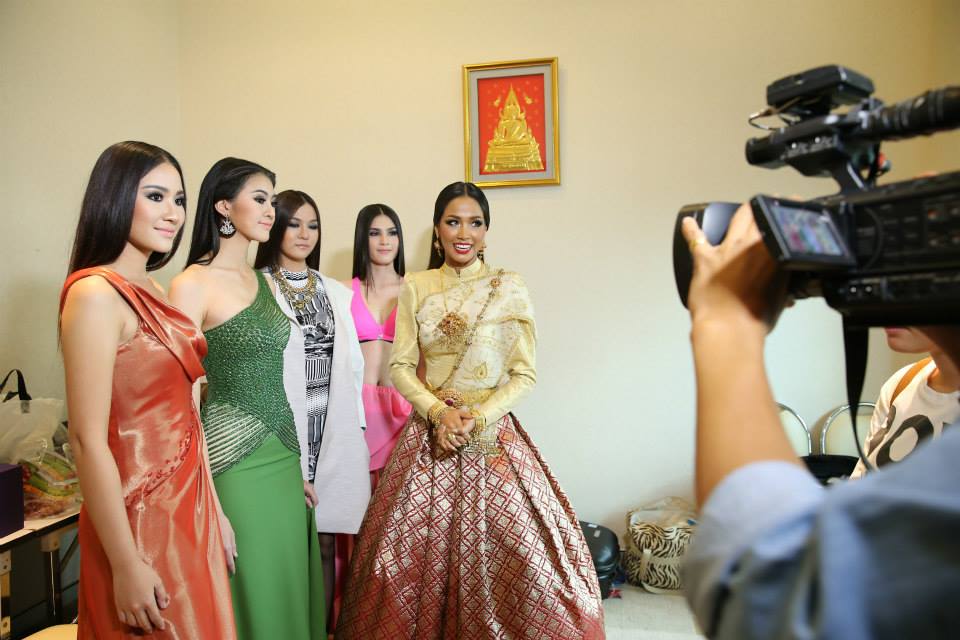 เมญ่า กับ ชุดประจำชาติไทย เวที Miss Thailand World 2014