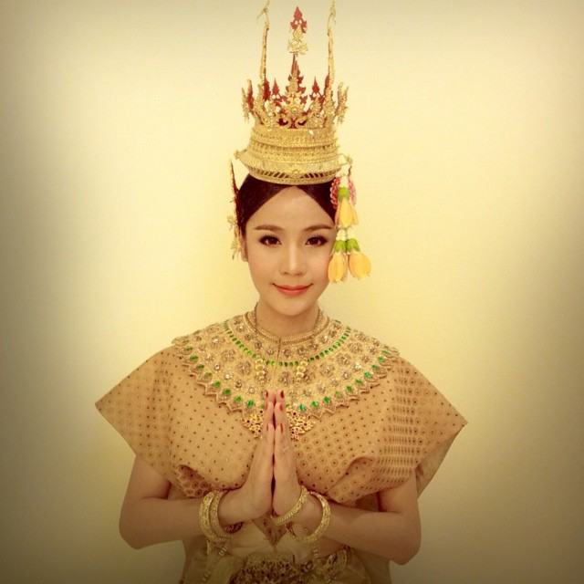 ลองมาดู ''กะเทยไทย'' สวมใส่ชุดไทย สวยงามมาก