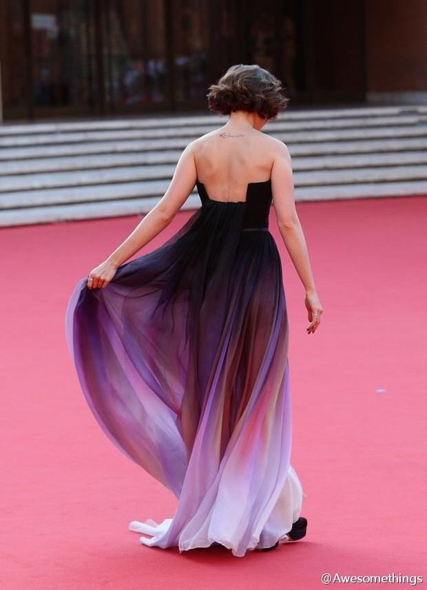 ไร้ที่ติ Lily Collins ในชุด Elie Saab Haute Couture Spring 2014 ในงาน Rome Film Festival ครั้งที่ 9