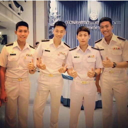 หนุ่มหล่อในเครื่องแบบ 3