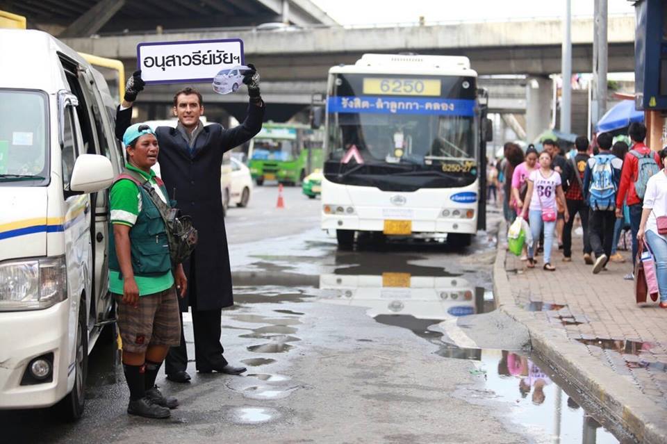 ตัวละครซีรีส์ดังโผล่ทะลุจอ !!